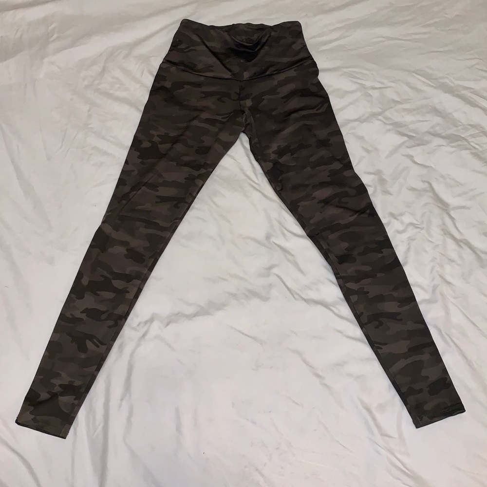 Camo leggings brand onzie